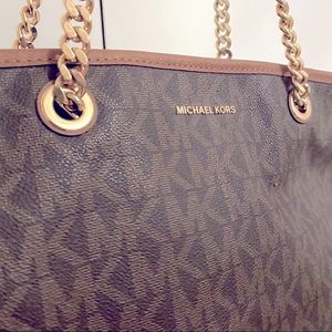 MICHAEL KORS tote.